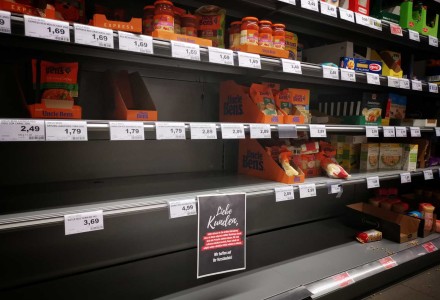 pexels roy broo empty shelves grocery items
